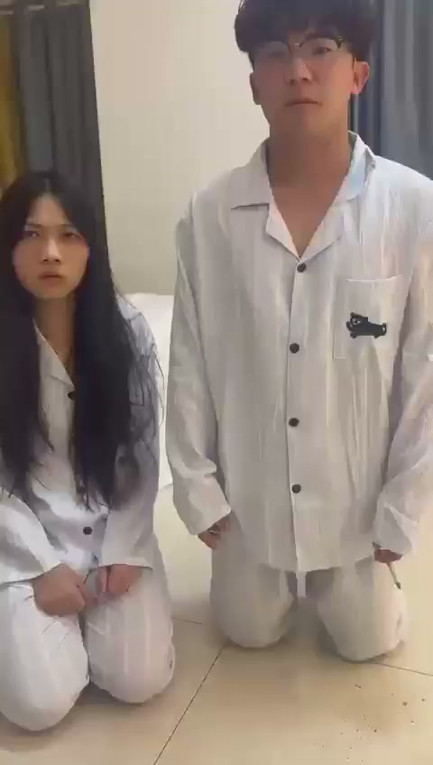 贵州余庆网传酒店感情纠纷，“下跪认错、连线父母”引讨论